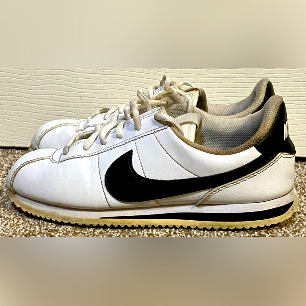 Nike Cortez Shoes Womens Size 7 (5.5Y) White Black Leather Classic Sneakers
